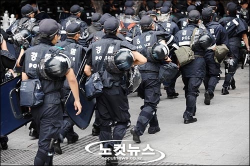 구형진압복.jpg