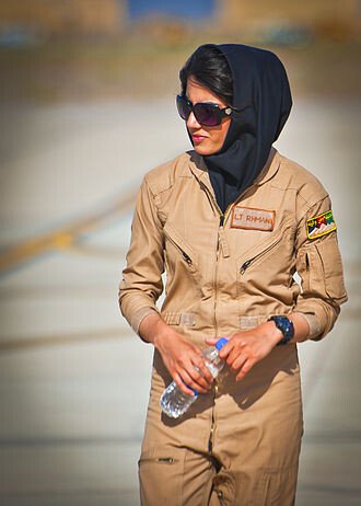 330px-Nilofar_Rahmani_in_May_2013.jpg 아프간 최초의 여성 공군 조종사